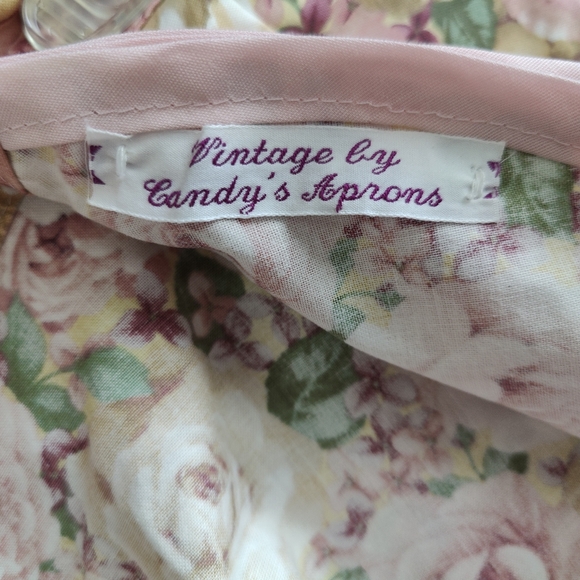 Hand Stitched Half Apron - Vintage by Candy's Aprons - Picture 7 of 7
